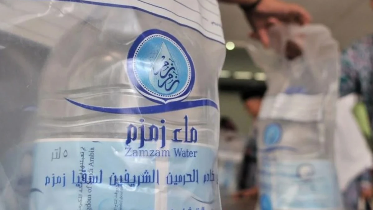 Kemenhaj Ingatkan Jemaah Haji Tak Bawa Zamzam dalam Koper
