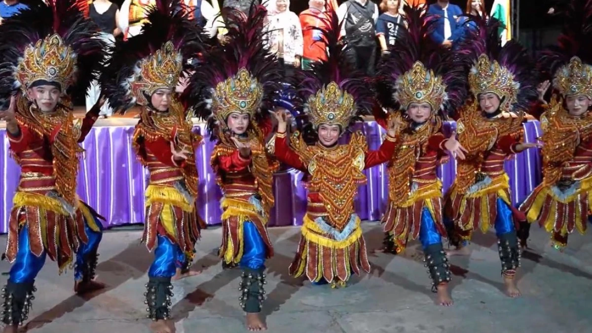 Tari Nusantara Mahasiswa UIN Salatiga Raih World Unique Award di Thailand