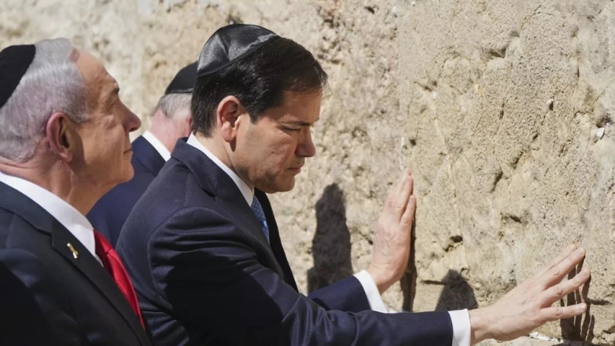 Menlu AS Seorang Yahudi Berdoa di Tembok Ratapan Jelang Serangan Balik Qatar ke Israel