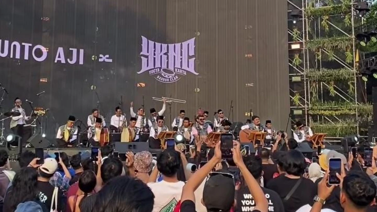 Kunto Aji dan YKHC Guncang Synchronize Fest 2025 Lewat Sholawat Tibbil Qulub