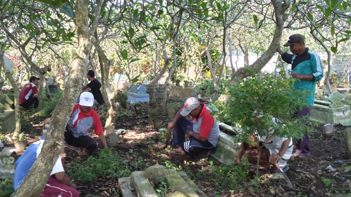 Bolehkah Ambil Rumput di Atas Kuburan Untuk Pakan Hewan?