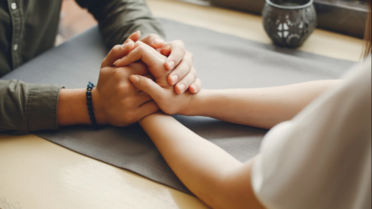 Doa dan Cara Agar Pasangan Tak Selingkuh saat LDR