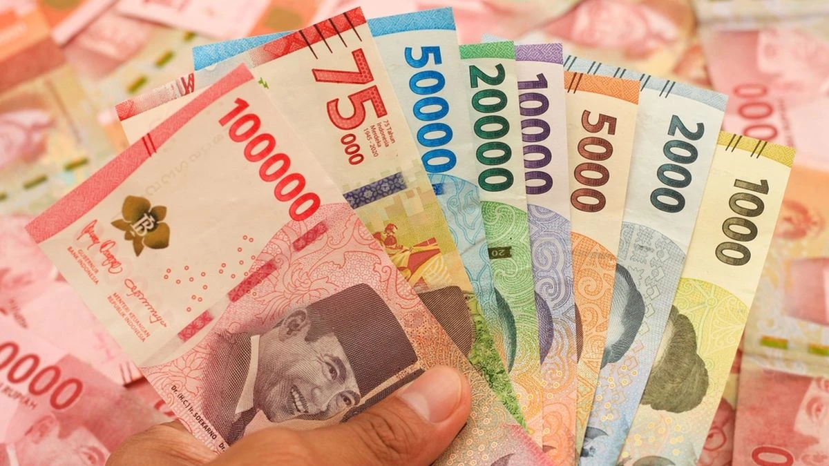 Rupiah Diproyeksikan Melemah, Tertekan Harga Minyak dan Sentimen Global