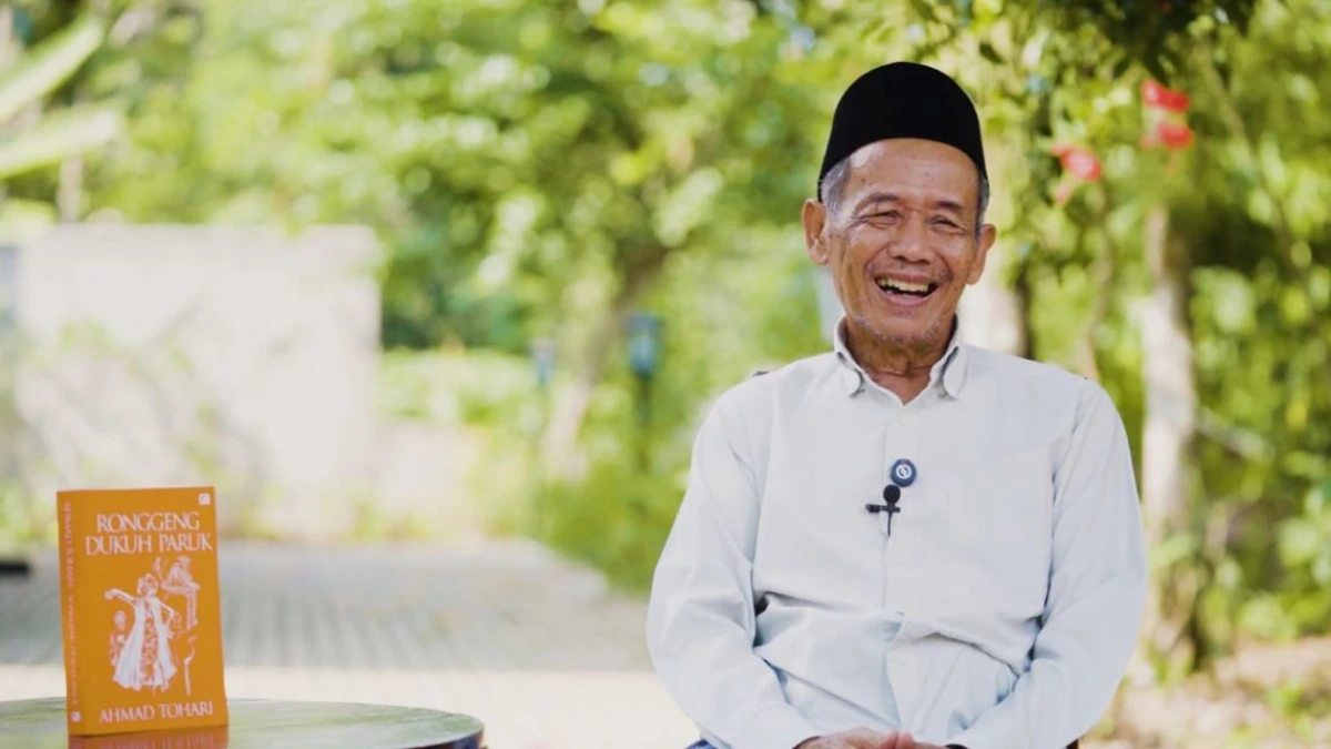 Ahmad Tohari dan Nafas Pesantren dalam Sastra Indonesia