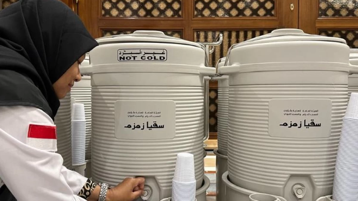 Bisa Didenda Rp25 Juta, Jemaah Haji Jangan Masukkan Air Zamzam di Koper Bagasi