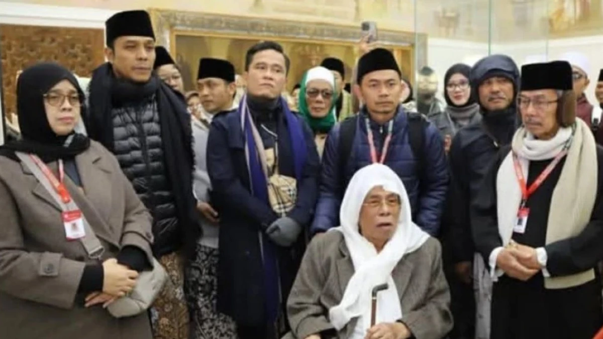 Saat Ulama Kharismatik KH Nurul Huda Jazuli Pimpin Khatam Sahih Bukhari di Makam Imam Bukhari di Uzbekistan