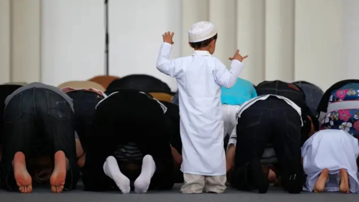 Hukum Membawa Anak ke Masjid saat Tarawih