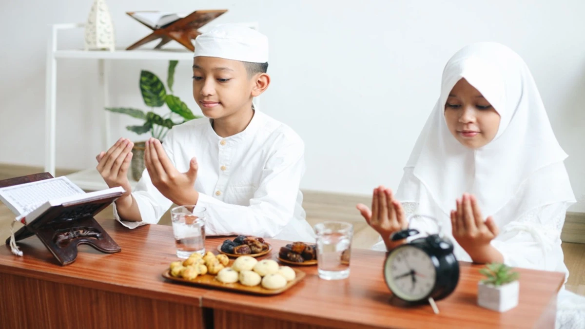 4 Cara Sahabat Nabi Latih Anak Berpuasa