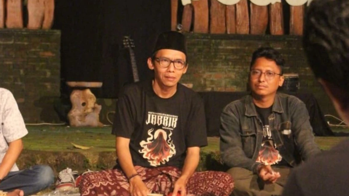 Arif Khilwa, Guru yang Menginspirasi Siswa Pati dengan Tulisan dan Karya