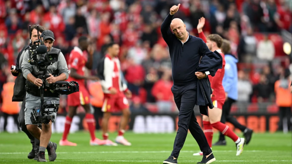 Liverpool Terpuruk, Slot Tegaskan Bertahan di Anfield