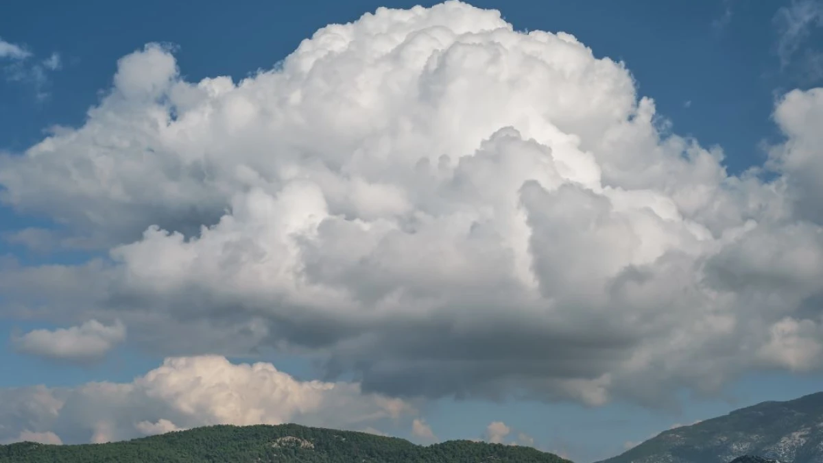 Awan Cumulonimbus Dominasi Indonesia Sepekan ke Depan, Waspadai Hujan Lebat dan Angin Kencang