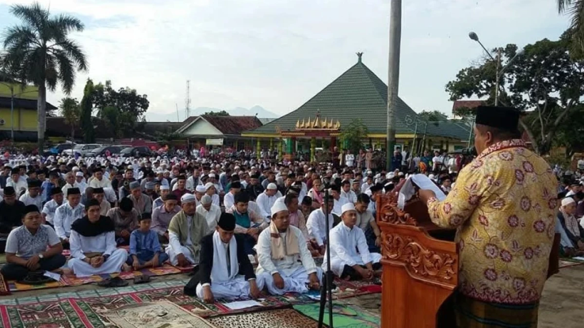 Utama Mana, Pakai Baju Baru atau Putih Saat Sholat Idul Fitri?