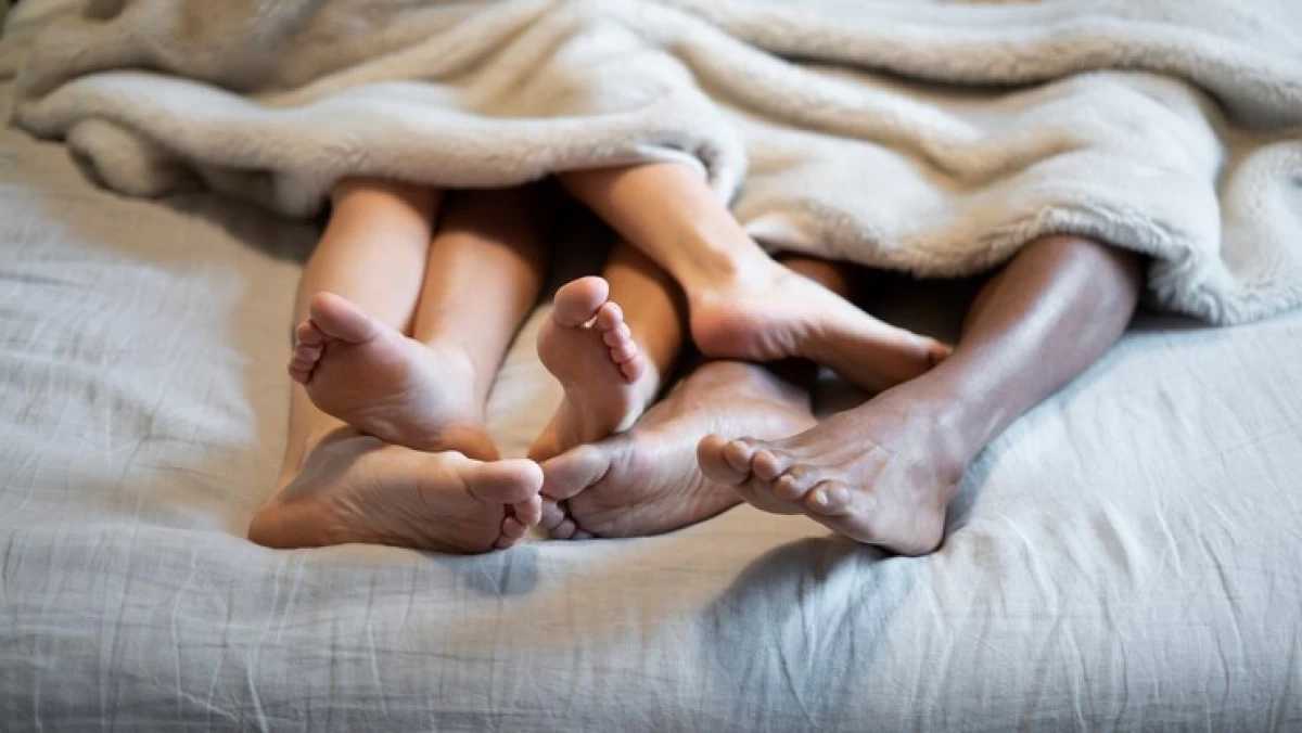 Hukum Berhubungan Seks dengan Dua Istri atau Lebih Sekaligus