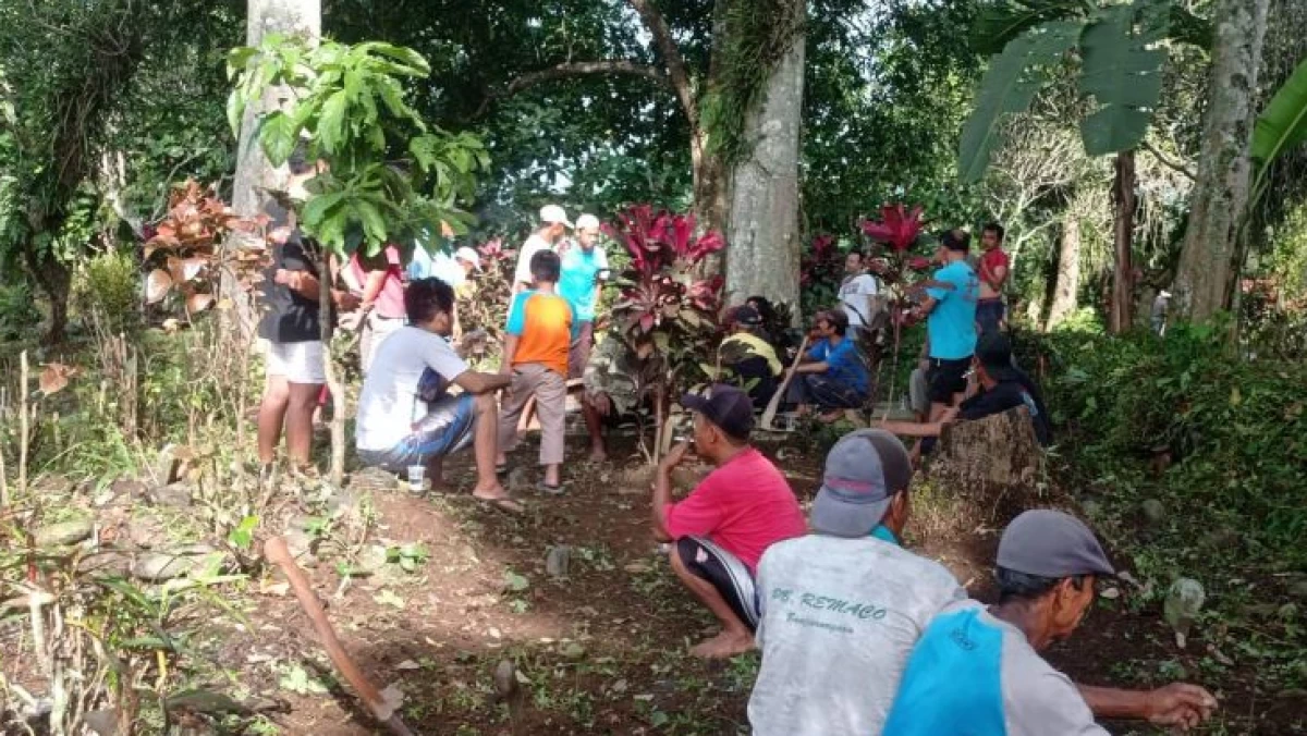 Nyekar dan Resik Kubur, Tradisi Luhur Jelang Ramadhan di Banyumas Jawa Tengah