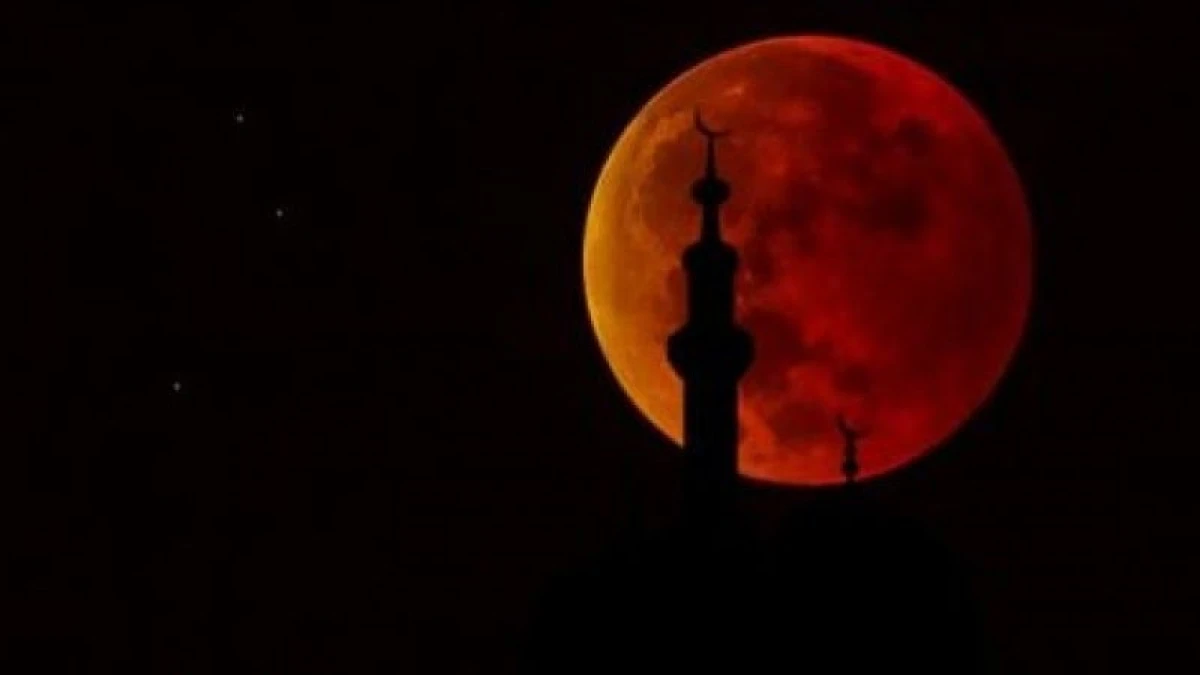 Jam 23.27 Malam Ini Fenomena Blood Moon Bisa Dilihat di Langit Indonesia