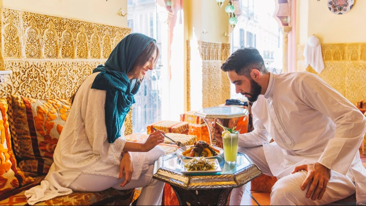 Hukum Buka Puasa bersama Pacar atau Tunangan