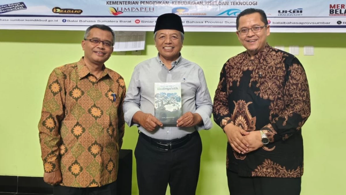 Buku Ekolinguistik Karya Dosen UIN Bukittinggi Ungkap Kesalahan Berbahasa yang Memicu Krisis Lingkungan