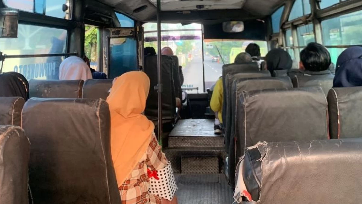 Bus Jadul AKDP Riwayatmu Kini; Melaju Pelan di Tengah Gencarnya Moda Transportasi Modern