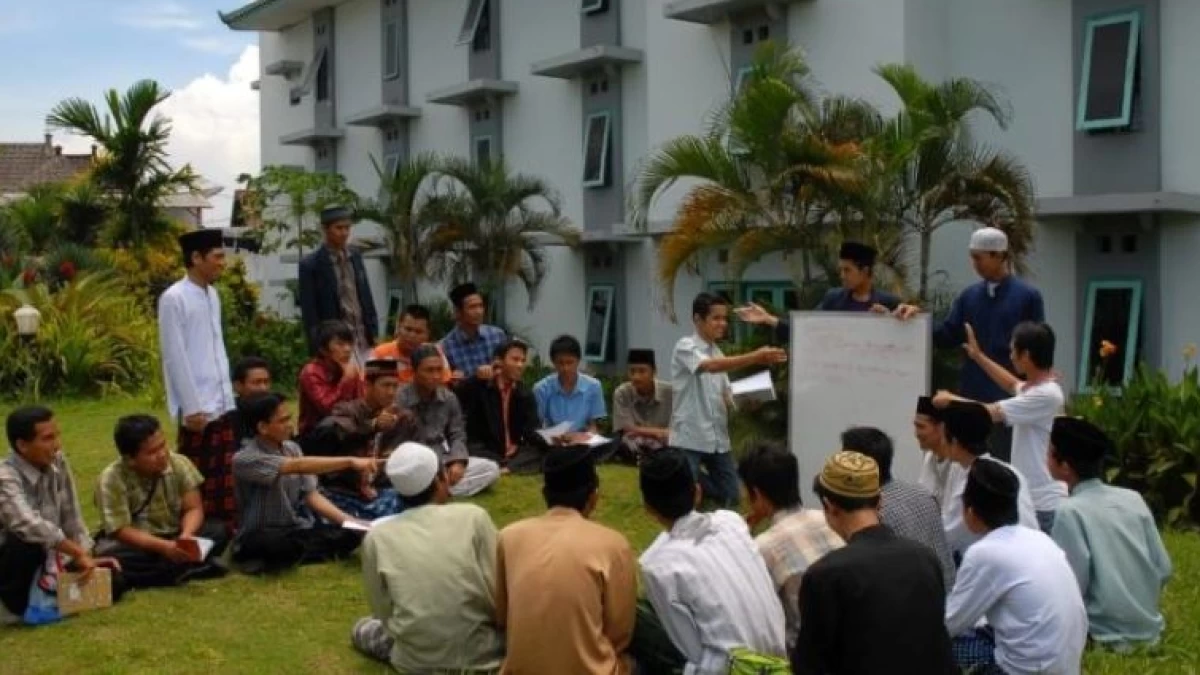 Kuliah Sambil Mesantren, Memang Bisa? Simak Tipsnya