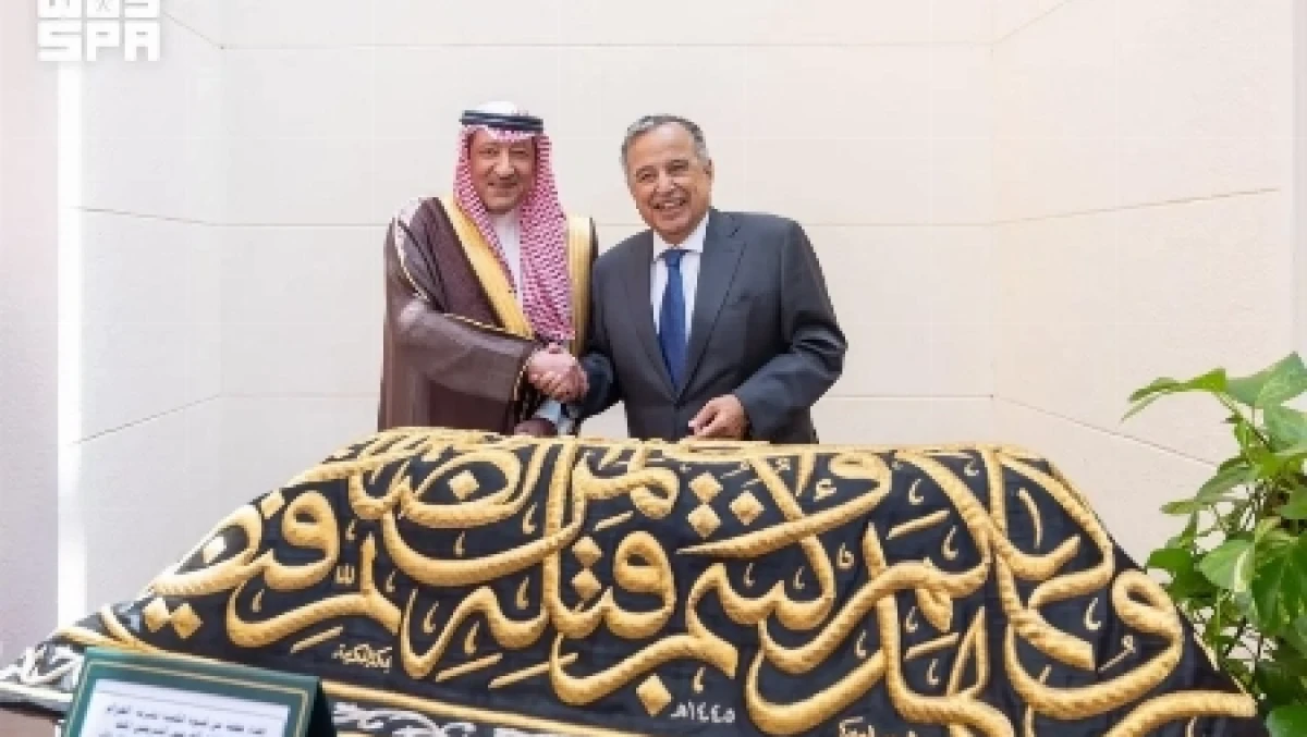 Arab Saudi Hadiahkan Potongan Kiswah Ka'bah kepada Liga Arab