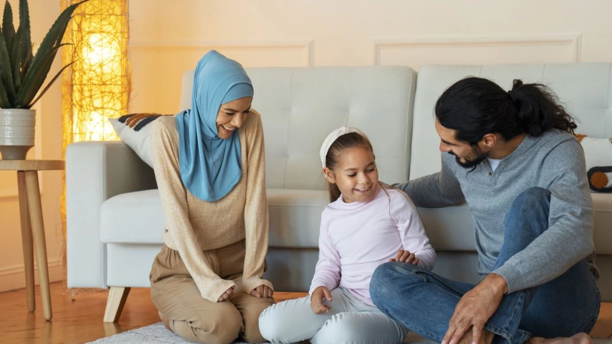 3 Sikap yang Wajib Dilakukan dan 3 yang Harus Dihindari Pasangan dalam Mengasuh Anak