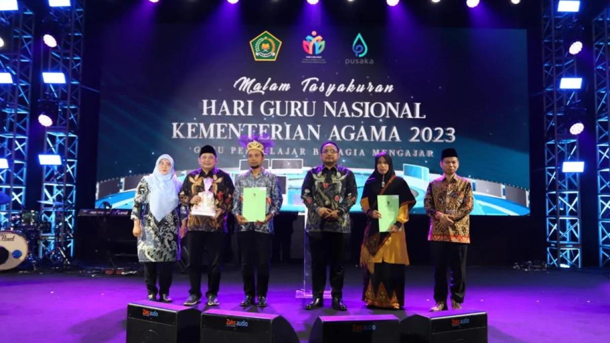 Menag Serahkan 98.972 SK Inpassing di Hari Guru Nasional 2023