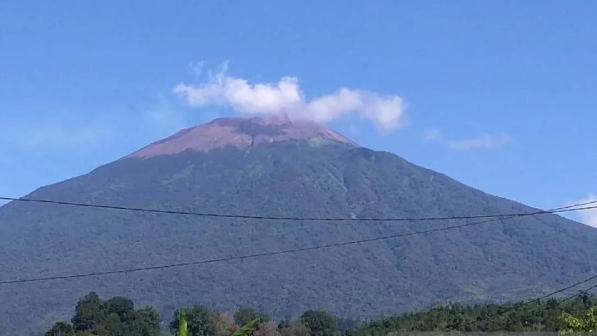 Terkait Aktivitas Vulkanik Gunung Slamet, Masyarakat Diminta Tenang