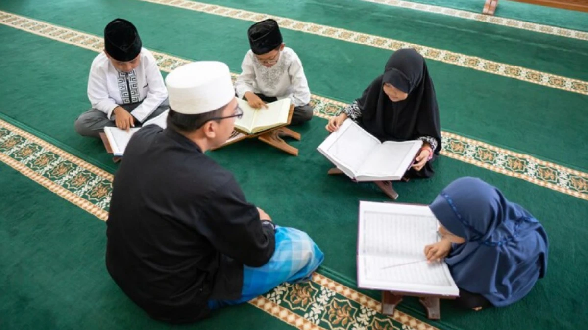5 Etika Mencari Ilmu dalam Kitab Washaya