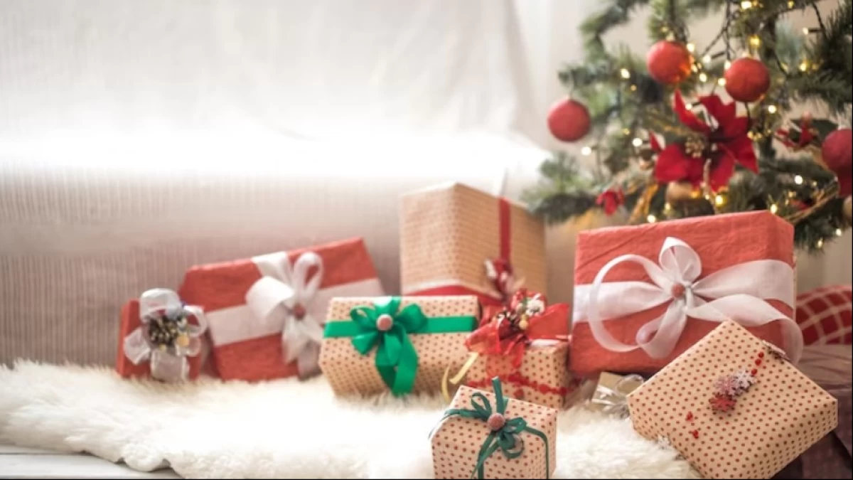 Natal Tiba, Apa Hukum Menerima Hadiah dari Non-Muslim?