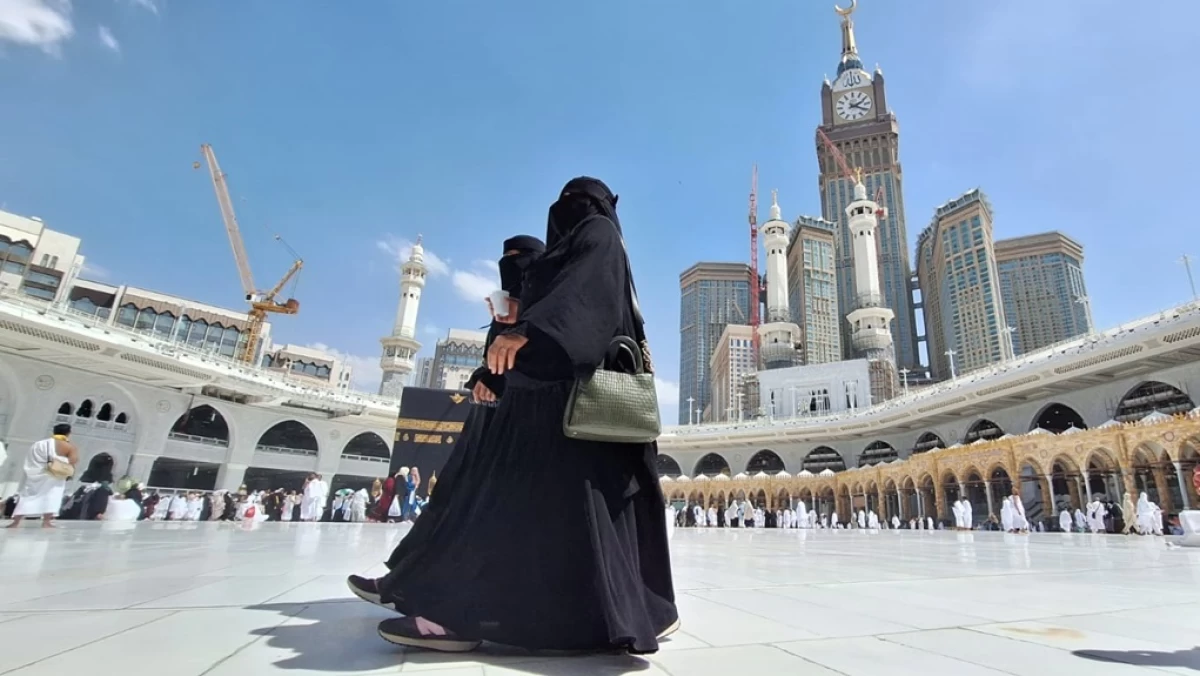 Ketika Perempuan Badui Berhaji Sembari Mengakali Tuhannya di Depan Ka'bah