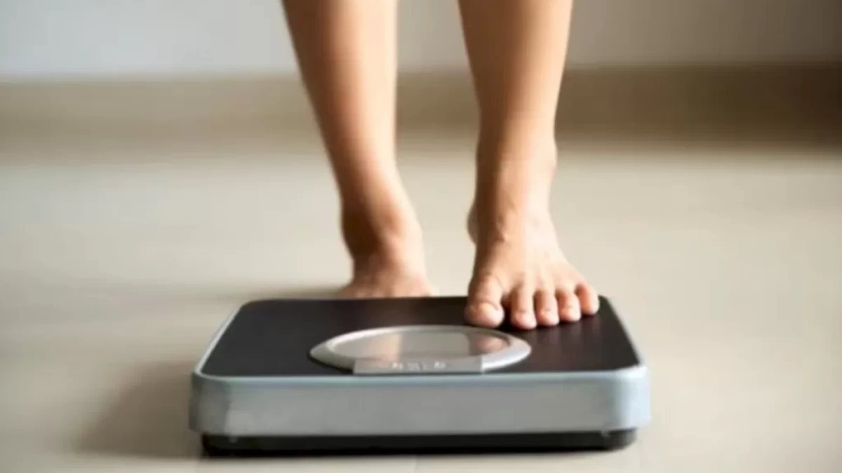 6 Tips Menjaga Berat Badan Ideal Saat Liburan
