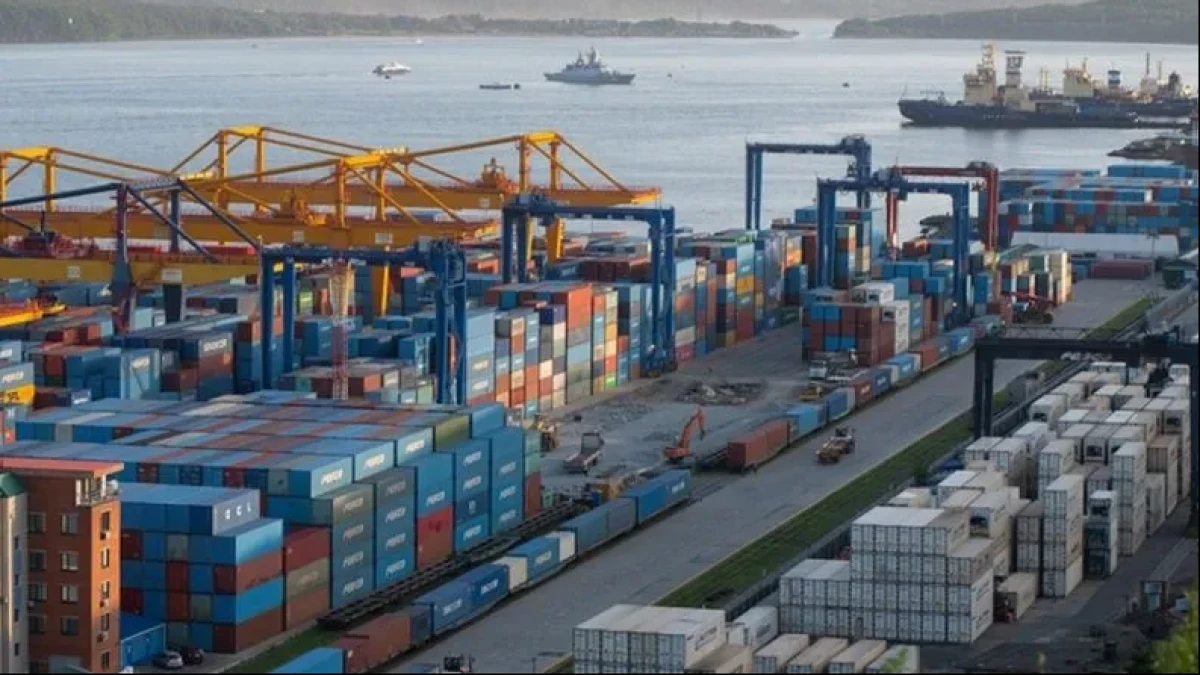 Trump Berlakukan Tarif Impor Tinggi Terhadap Kanada, Meksiko, dan China