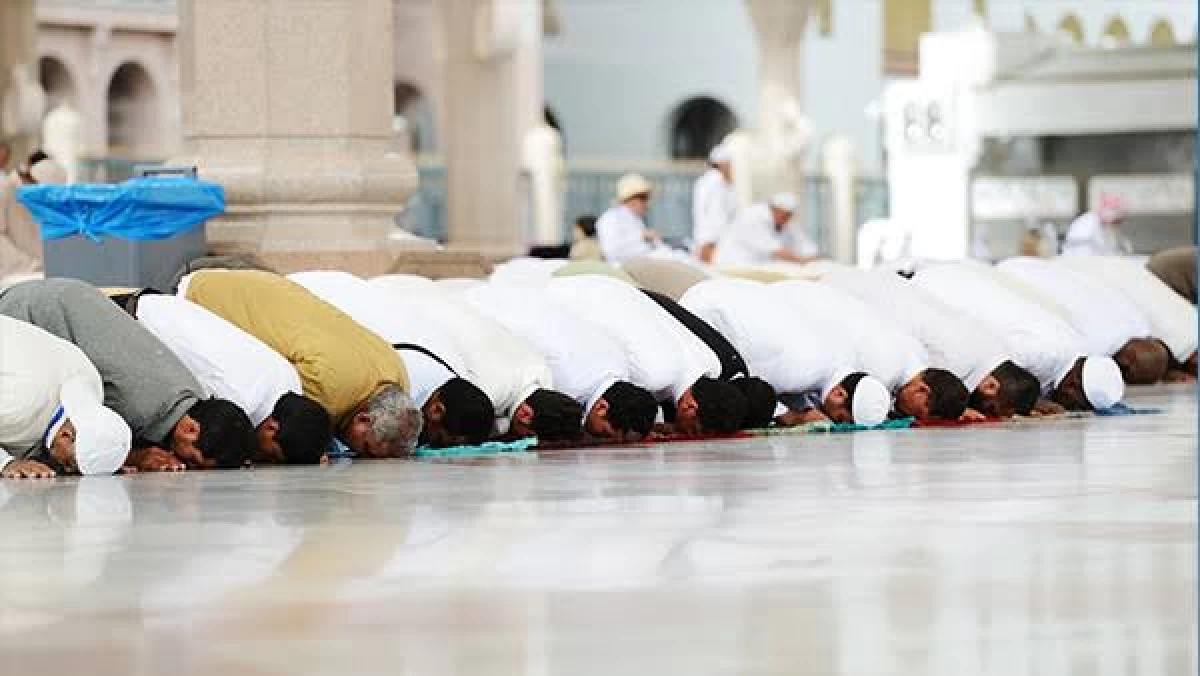 Bolehkah Sholat Sunnah Qabliyah dan Ba'diyah Dilakukan Berjamaah?