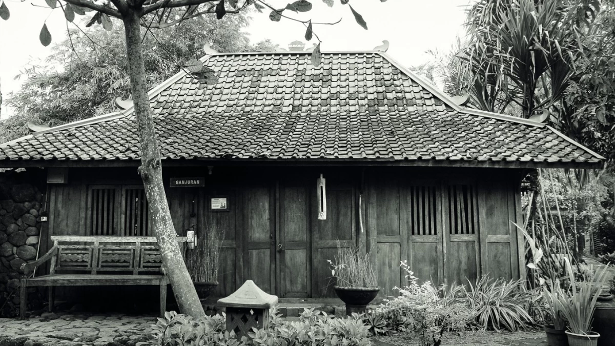 Lebaran: Pulang ke Rumah, Pulang ke Masa Silam