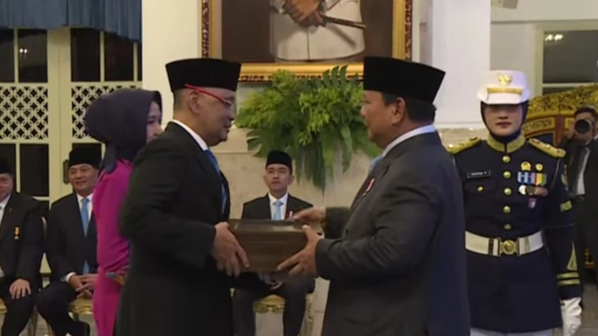 Kiai Yusuf Hasyim Dianugerahi Bintang Mahaputra Utama dari Presiden Prabowo