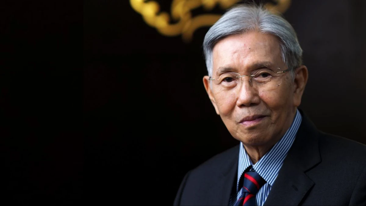Kwik Kian Gie, Ia yang Tidak Pernah Ikut Berdiri