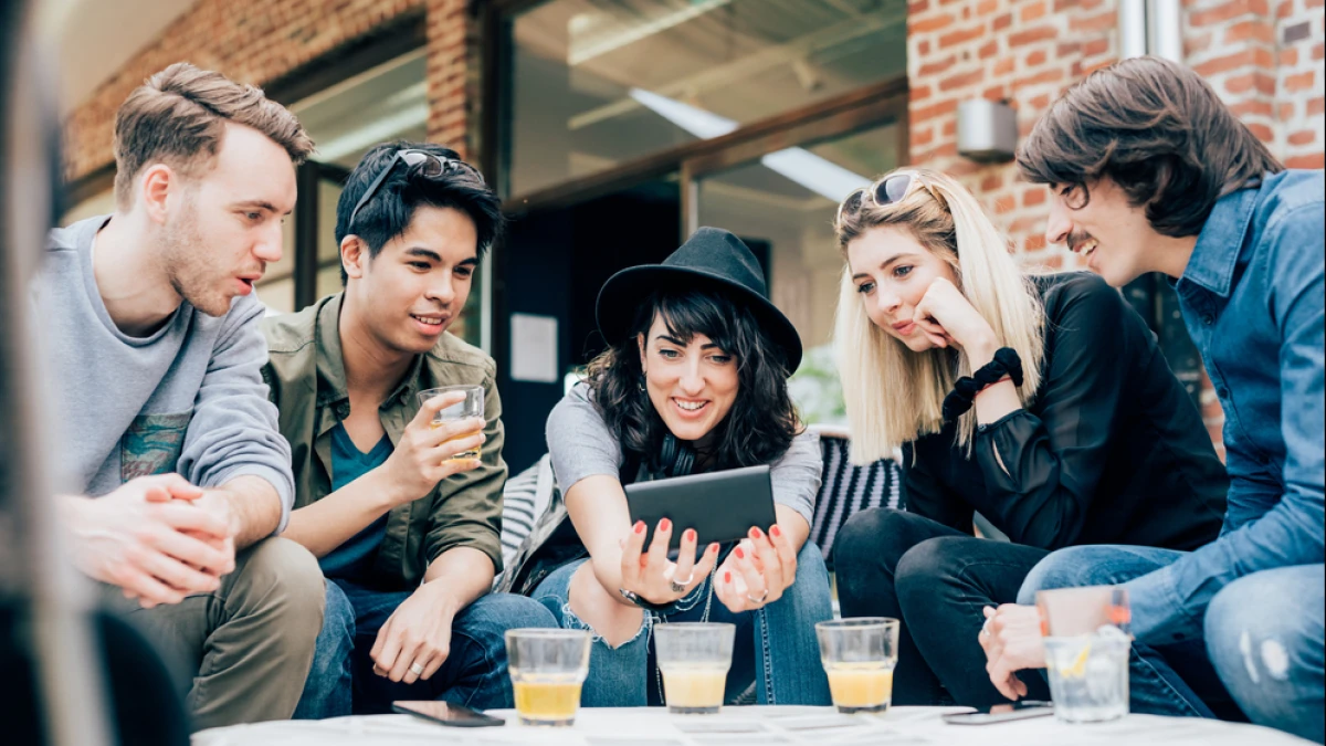 11 Kebiasaan Online Generasi Milenial yang Bikin Gen Z Geleng-geleng