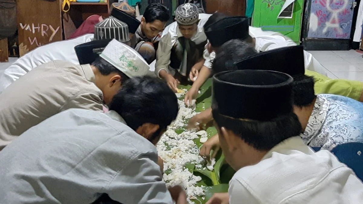 Mengelola MBG di Pesantren Beralas Tradisi Mayoran