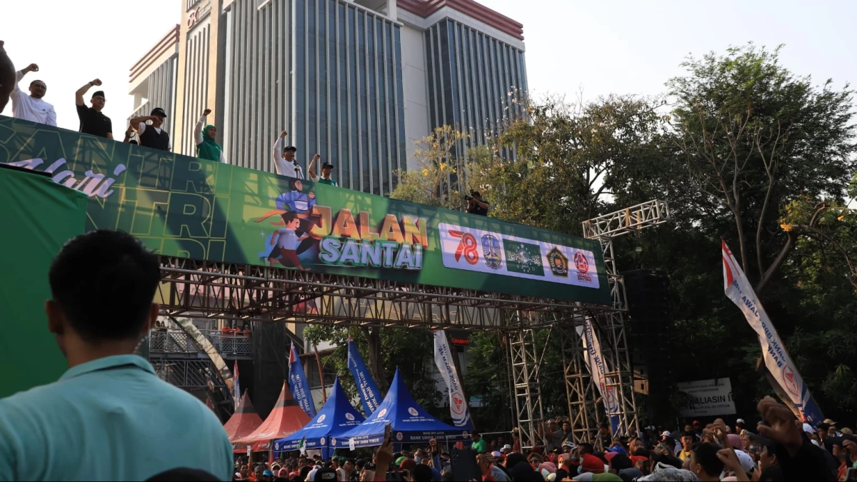 Surabaya Dipadati Ratusan Ribu Peserta Jalan Sehat, Ketum PBNU: Jihad Santri Jayakan Negeri!
