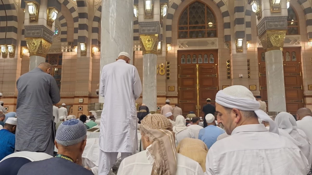 Sholat Arbain di Madinah Tak Pengaruhi Keabsahan Haji
