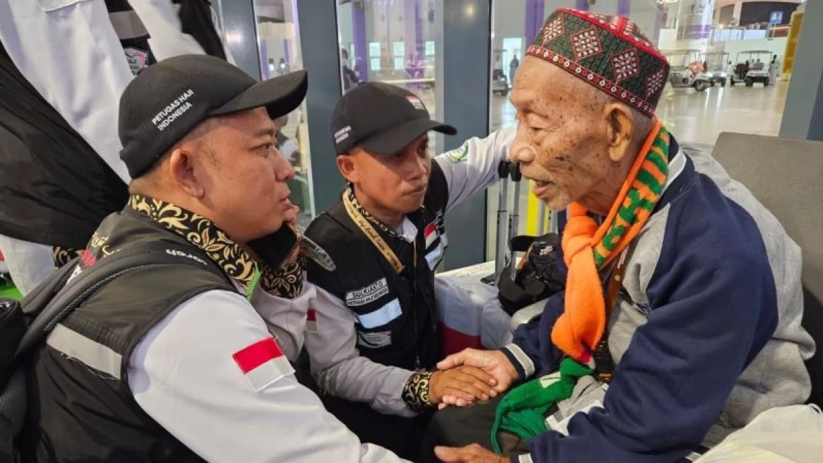 Pulang ke Tanah Air, Jemaah Kloter 1 Ungkap Syukur dan Terima Kasih ke Petugas Haji dan Menag Yaqut