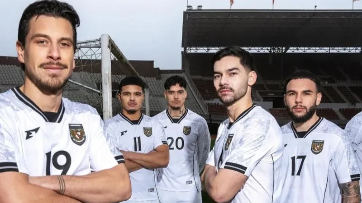 Jersey Tandang Baru Timnas Indonesia 2025 Dominan Warna Putih