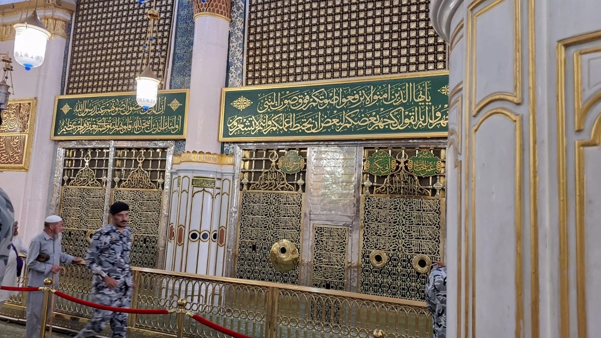 Hukum Menghias Masjid dengan Kaligrafi