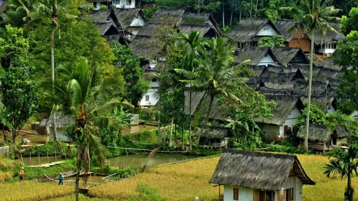 Nilai-nilai Kearifan Lokal dan Internalisasinya di Kampung Dukuh Cikelet Garut Jawa Barat