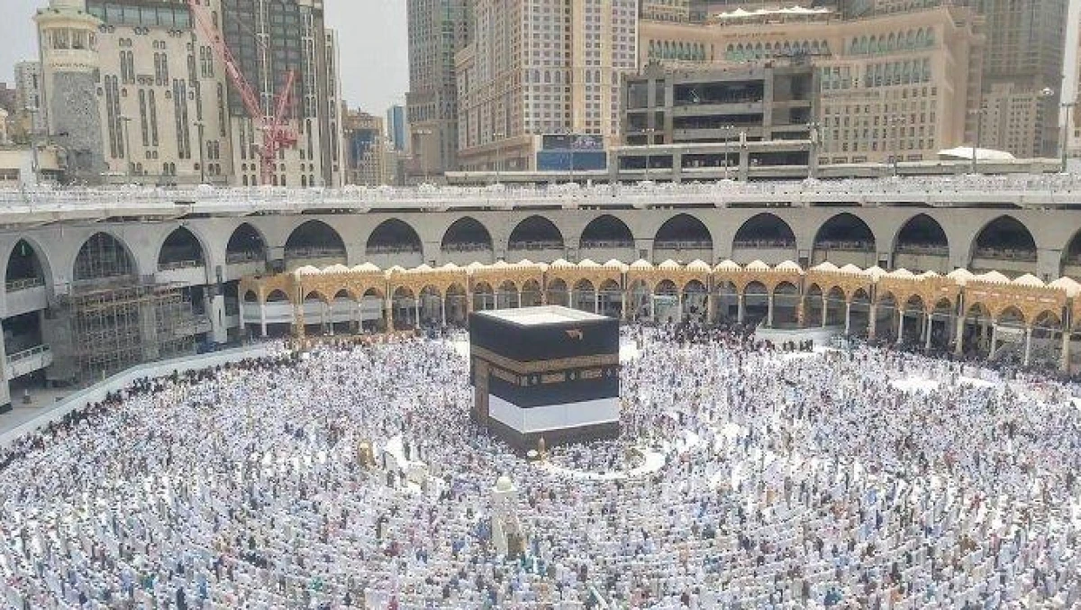 Benarkah Burung Tak Bisa Terbang di Atas Ka'bah?