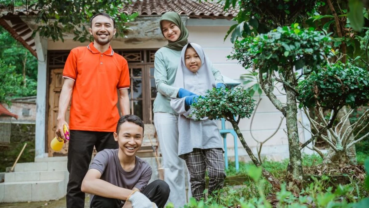 Khutbah Jumat Bahasa Jawa: Njogo Keluarga lan Tetonggo