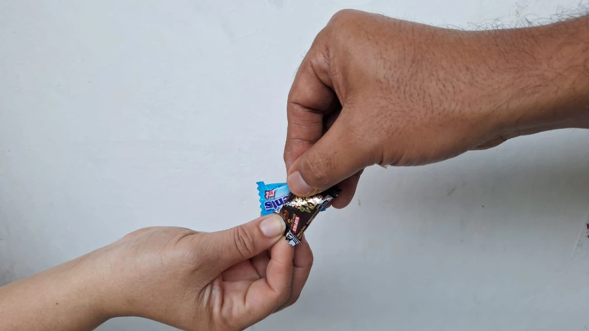 Hukum Mengganti Uang Kembalian dengan Permen