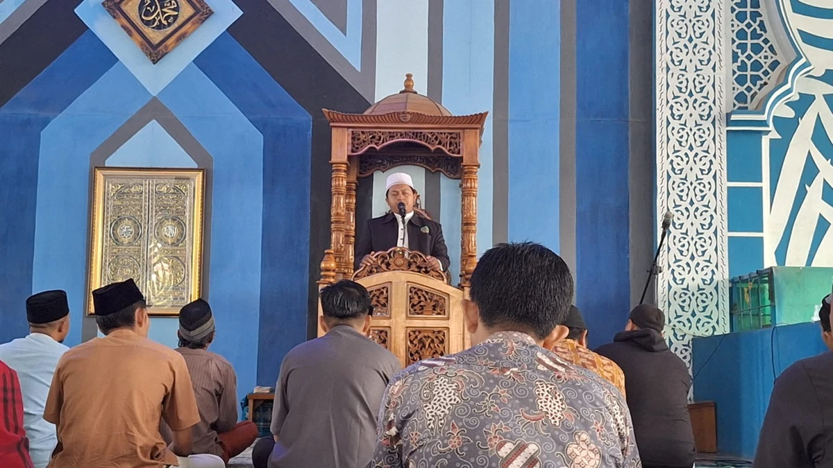 Khutbah Jumat: Hindari Buruk Sangka dan Paling Benar Sendiri