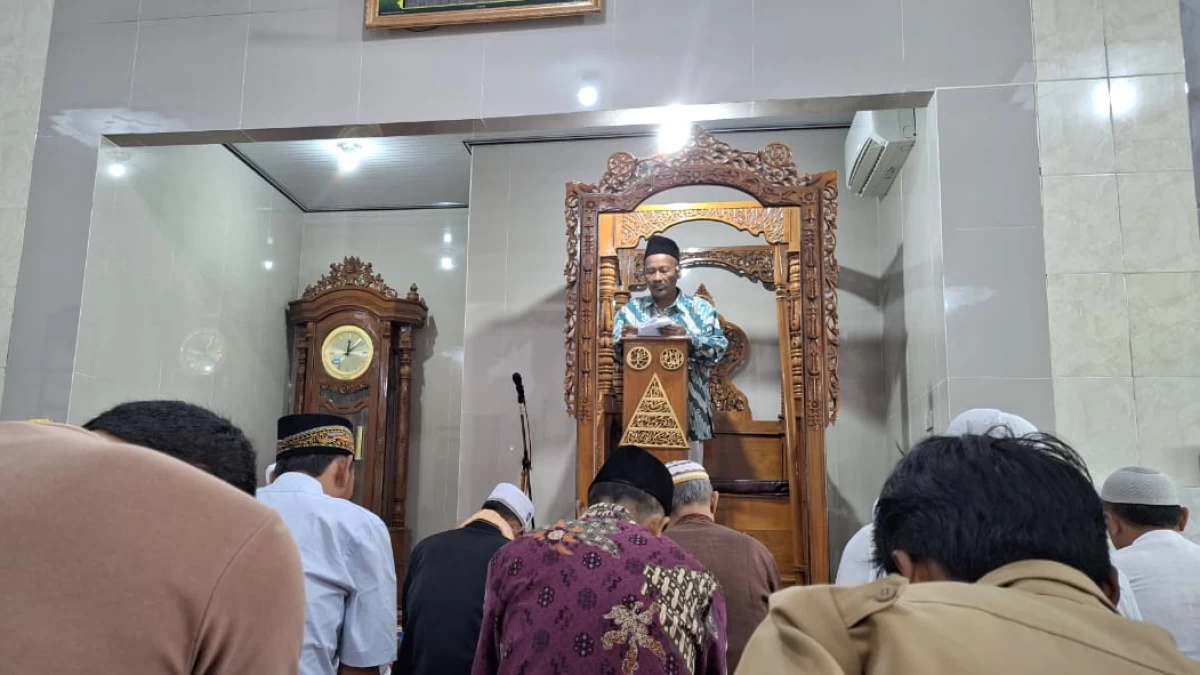 Hukum Mengingatkan Orang Berisik saat Khutbah Jumat Berlangsung
