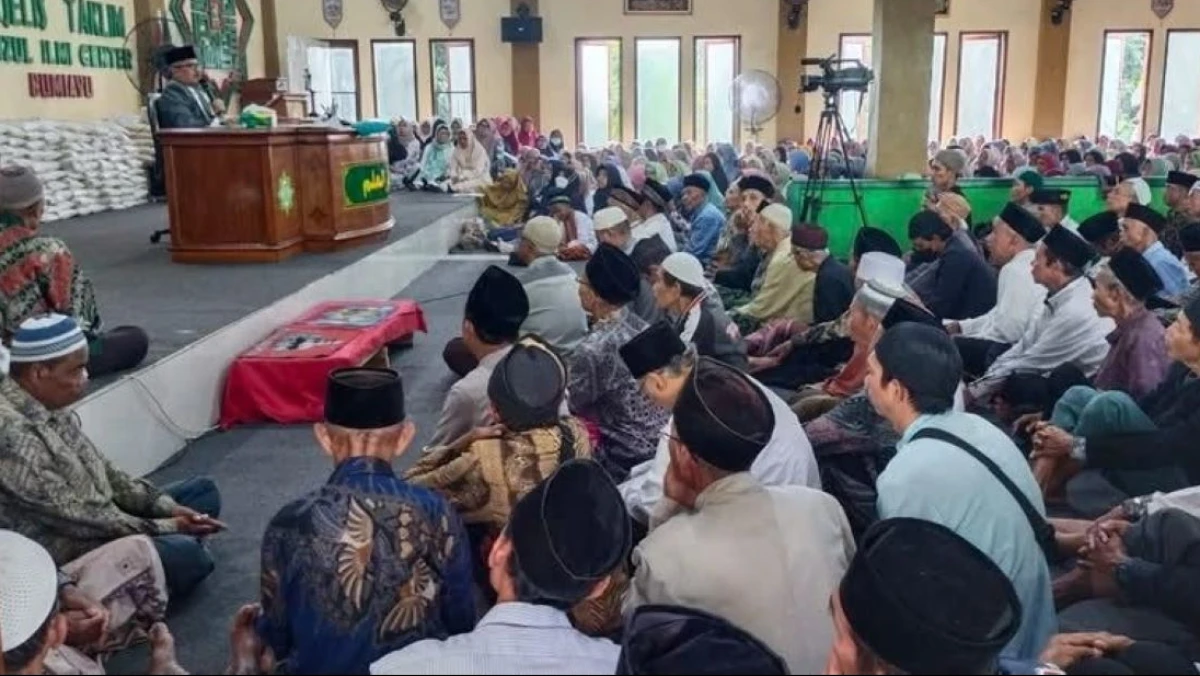Kanzul Ilmi Bumiayu Brebes Bagikan Ribuan Paket Beras untuk Santri dan Jamaah di Penutupan Ramadhan